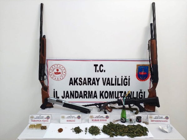 Oto tamirci dükkanına uyuşturucu ve silah operasyonu