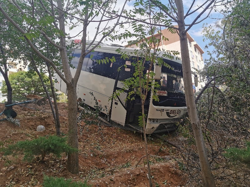 Feci kaza! Camdan fırlayan sürücü hayatını kaybetti