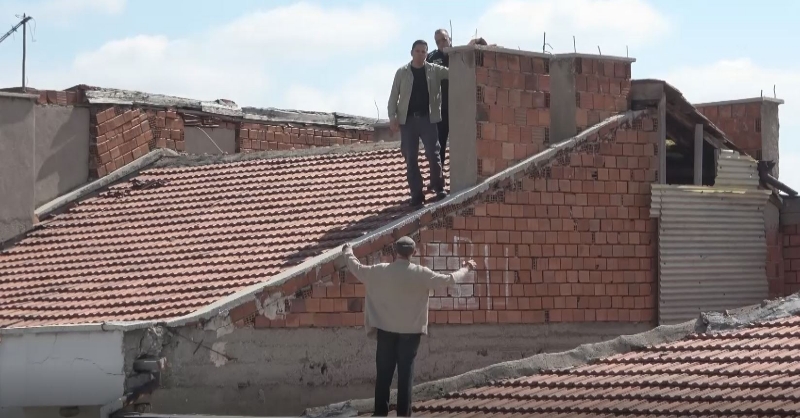 İntihar etmek isteyen adam polis ekiplerince ikna edildi