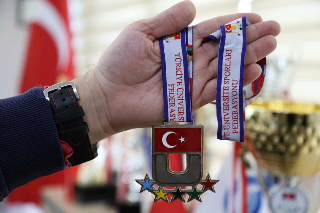 ASÜ’lü sporcular 2021-2022 sezonunda 26 madalya kazandı