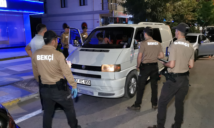 Çakarlı araçla yakalandı, “Vatan haini miyim?” dedi