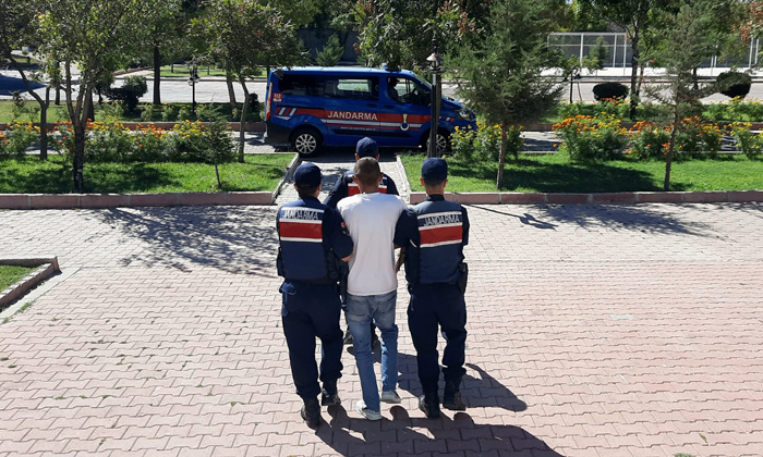 Aksaray’da 3 yıl hapis cezası olan uyuşturucu taciri yakalandı