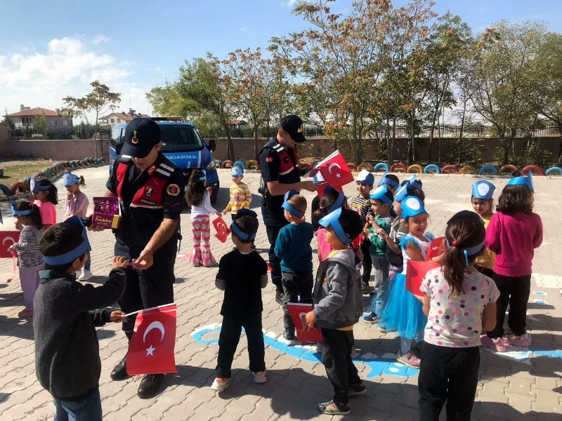 Jandarmadan miniklere trafik eğitimi