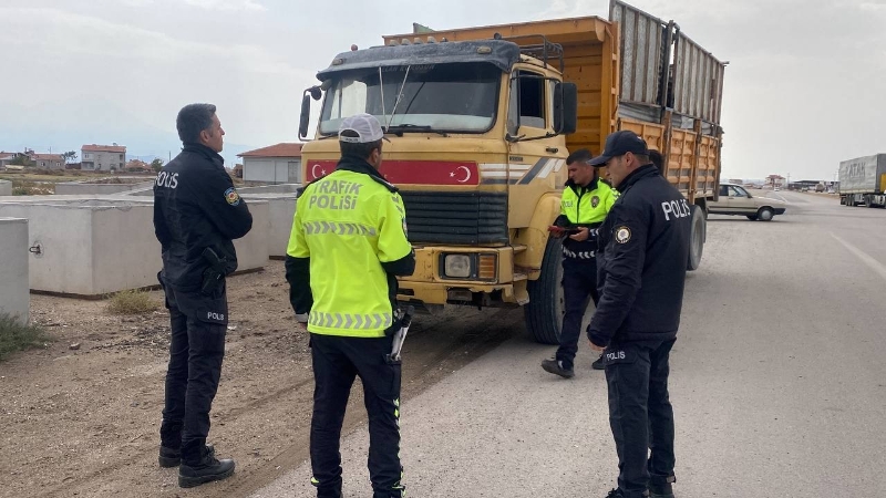 Sahte plaka ile polisi kandırmaya çalıştı!