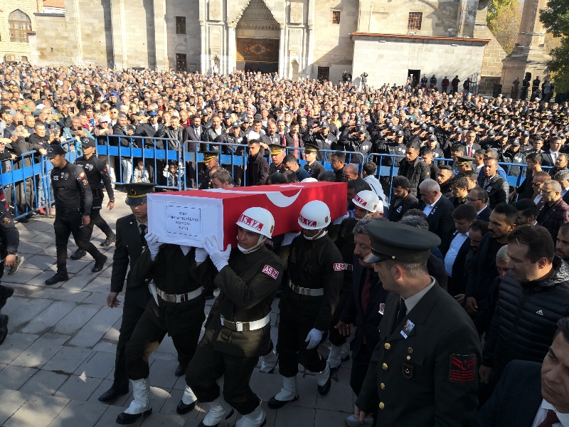 Şehit Lokman Akçağlayan dualarla son yolculuğuna uğurlandı