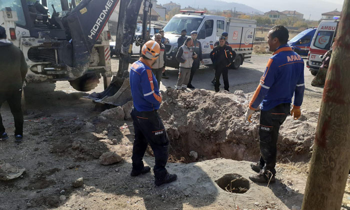 Elektrik direği için açılan çukura düşen çocuğu AFAD ekipleri kurtardı