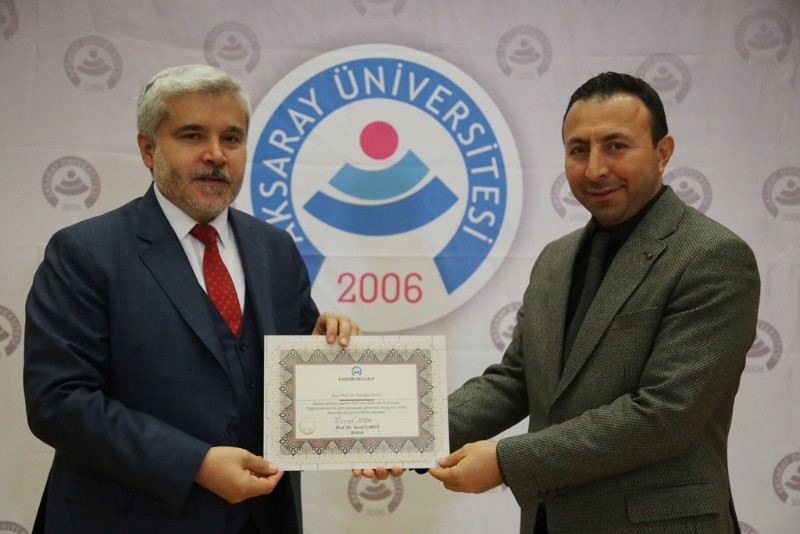 Başarı listelerindeki akademisyenler belgelerini aldı