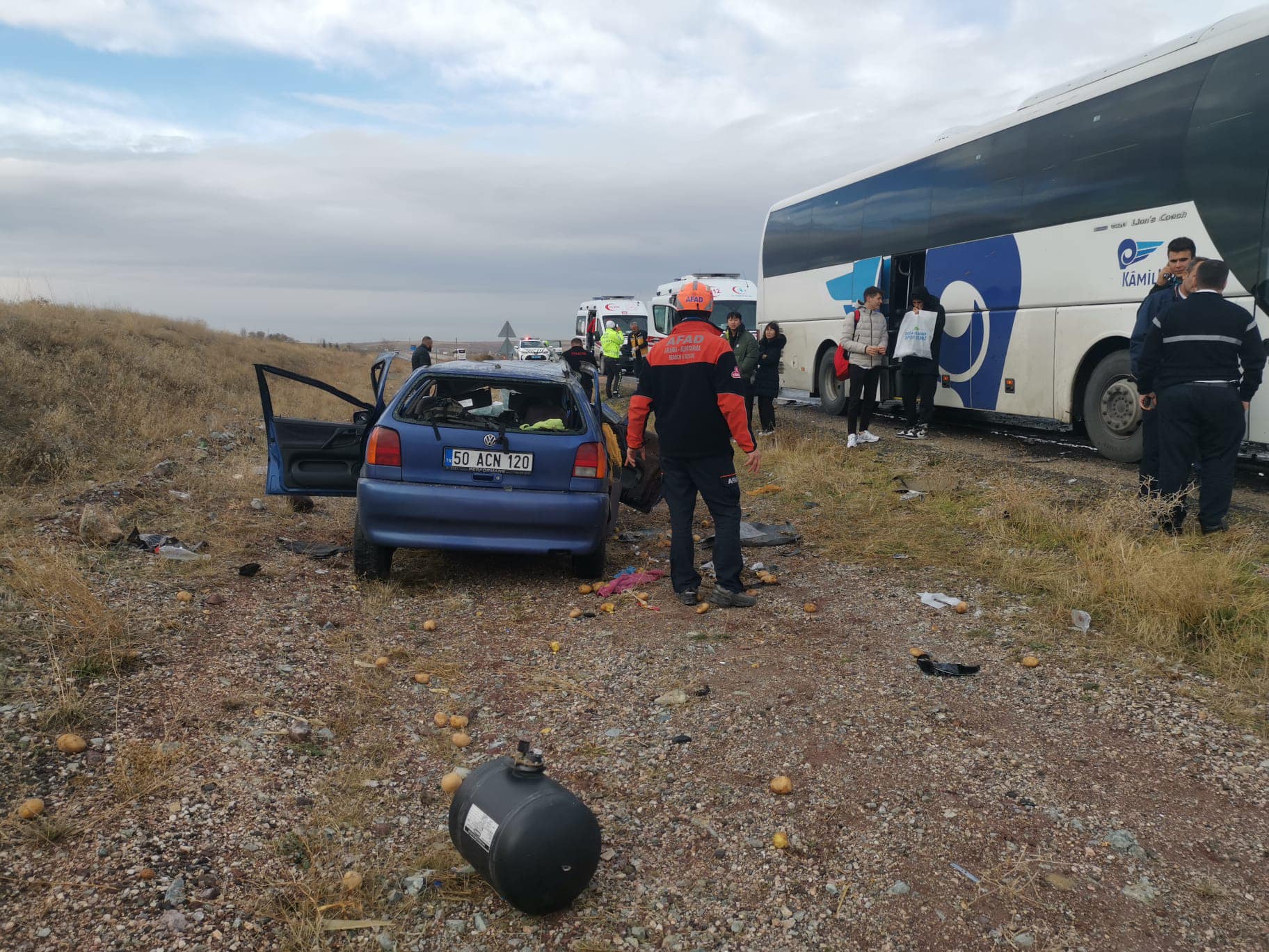 Aksaray’da otomobil ile yolcu otobüsü çarpıştı: 2 yaralı