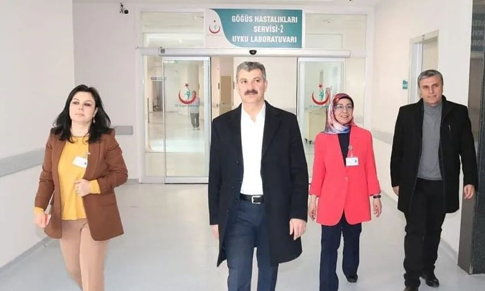 Hastane ziyaretindeki o personellere tepki!