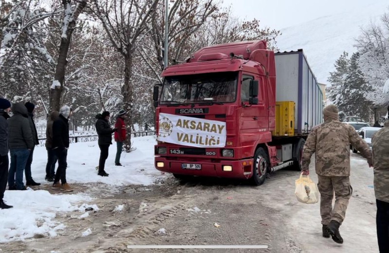 Aksaray’dan gönderilen ilk yardımlar deprem bölgesine ulaştı