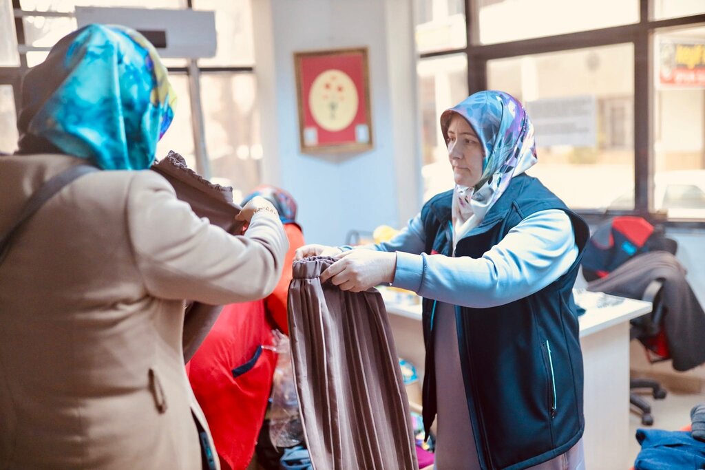 Aksaray’da depremzedeler için ‘sosyal mağaza’ kuruldu