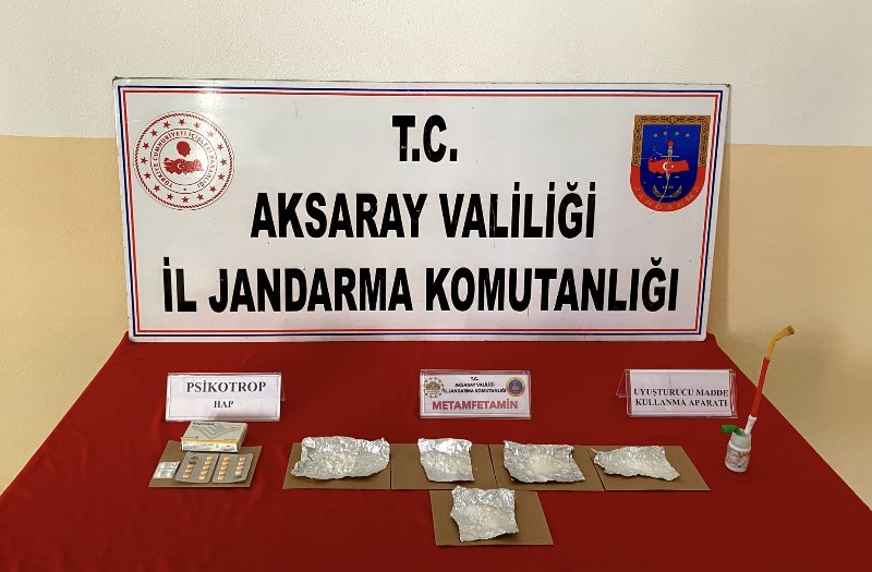Uyuşturucu taciri yol kontrolünde yakalandı