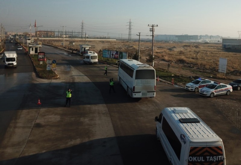 Trafik jandarması, işçi ve personel servislerini denetledi