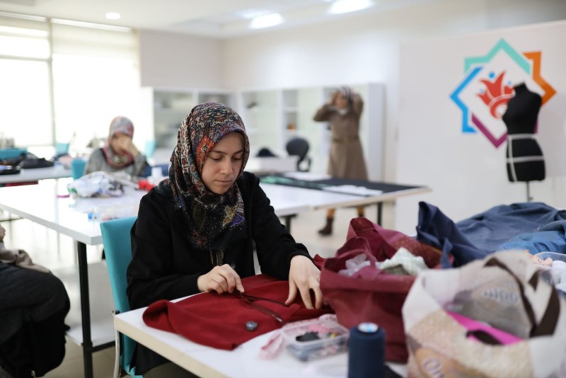 AKMEK ve Kadın Aktivite Merkezlerinde kurslar devam ediyor