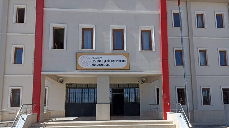 AK Parti milletvekili aday adayı, lise öğrencilerinden oy istedi