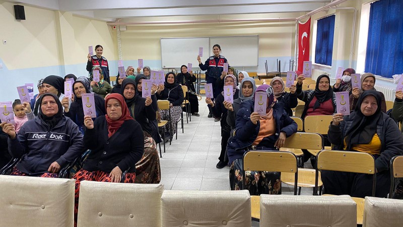 Jandarmadan kadınlara KADES bilgilendirmesi