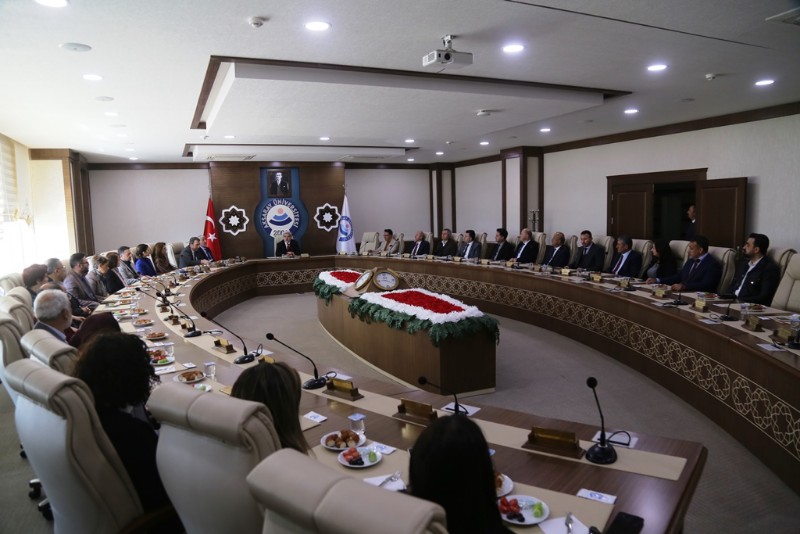 Senato üyeleri geleneksel kahvaltıda bir araya geldi