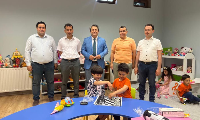ASÜ öğretmen adayları deprem bölgesinde minik kardeşleri ile buluştu