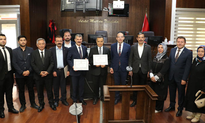 Aydoğdu ve Altınsoy mazbatalarını aldı