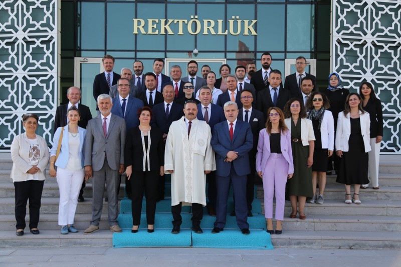 Rektör Arıbaş: Memleketimde görev yapmaktan gurur duyuyorum