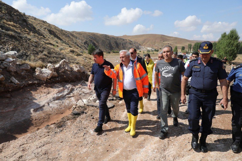Vali Kumbuzoğlu: Devletimizin tüm kurumları afet bölgesinde