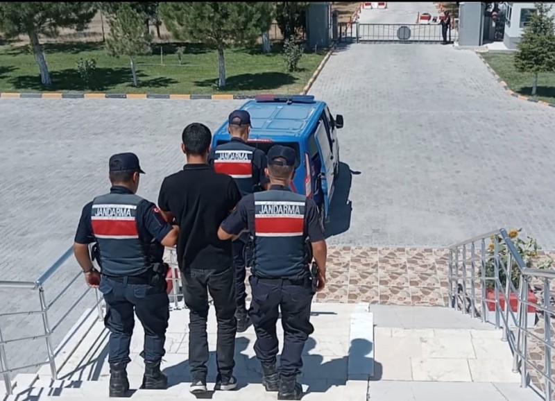 Aksaray’da silahla yağma suçundan aranan şahıs yakalandı