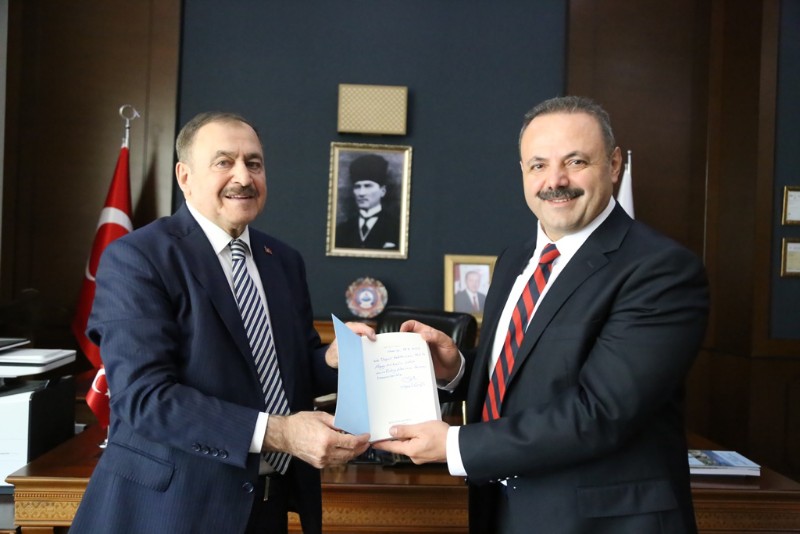 Eski Bakan Veysel Eroğlu’ndan Rektör Arıbaş’a ziyaret