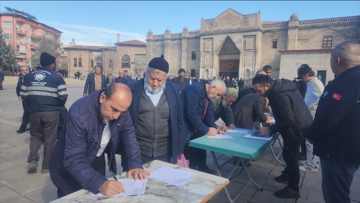 Aksaray’da Gazze için imza toplanıyor