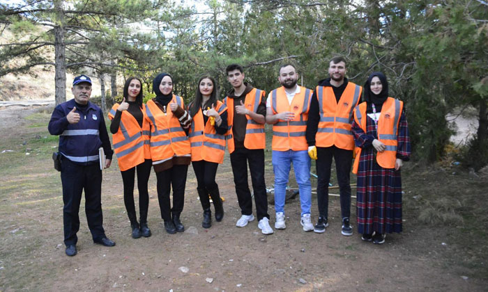 Gençlerden belediye çalışanlarına tam destek