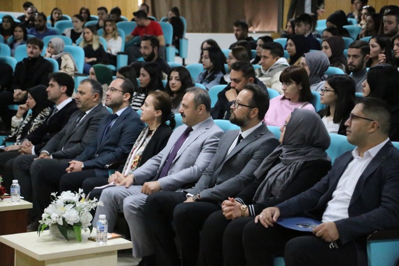 Rektör Arıbaş, genç iletişimcilerin ilk dersine katıldı