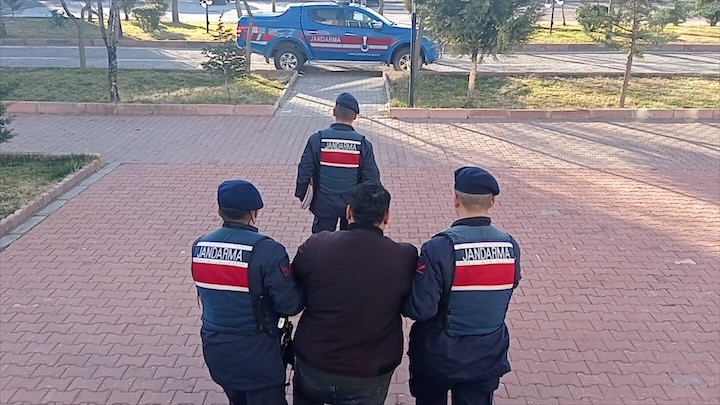Aksaray’da toprağa gömülü esrar yakalandı