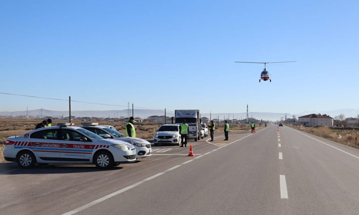 Aksaray jandarmadan cayrokopter ile denetim