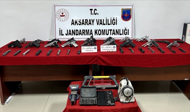 Aksaray’da kuru sıkı tabancaları gerçek silaha çeviren kişi yakalandı