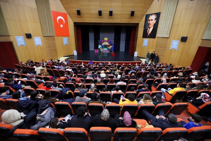 Ünlü komedyenler ‘Ruh Öküzüm’ oyunuyla Aksaray’a geliyor