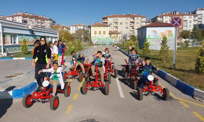 378 öğrenciye temel trafik eğitimi verildi