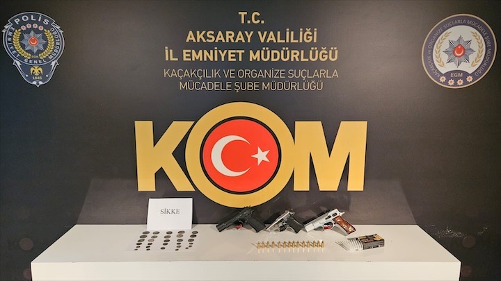 Aksaray polisinden operasyon! Silah ve tarihi eser ele geçirildi