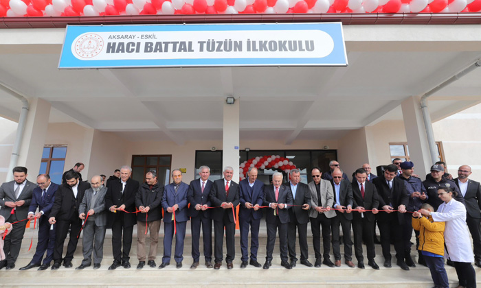Hayırseverler tarafından yaptırılan okullar törenle açıldı