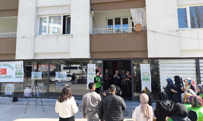 İhtiyaç sahiplerine özel geçici giyim mağazası açıldı