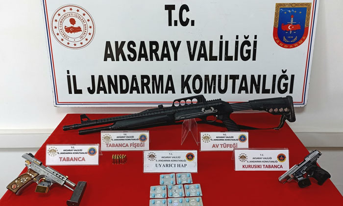 Aksaray’da ruhsatsız silah ve uyuşturucu madde ele geçirildi
