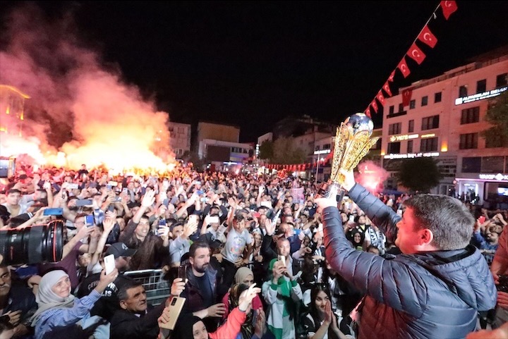 Komşular can derdinde Aksarayspor’un keyfi yerinde