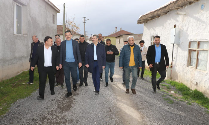 Ak Parti teşkilatı çat kapı ev ziyaretlerine devam ediyor