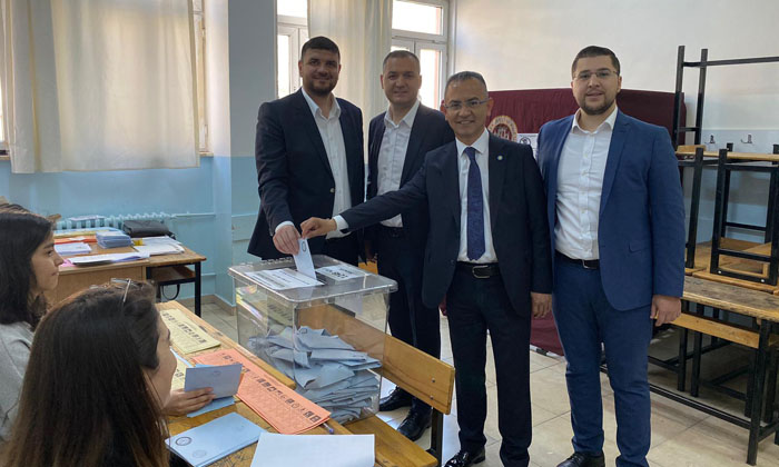 İYİ Parti heyeti oylarını kullandı