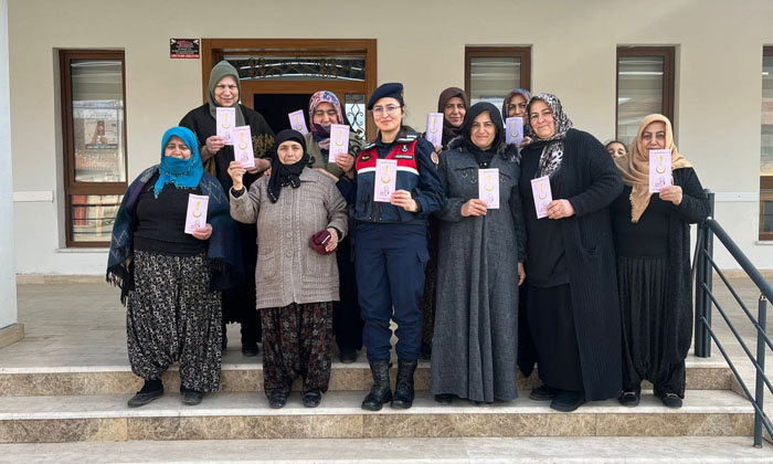 Jandarma ekipleri köylerde KADES eğitimi veriyor