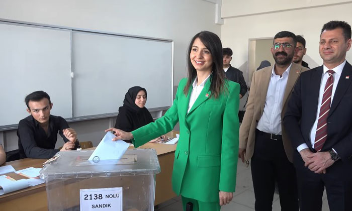Başkan adayı Pelinsu Yıldırım Demir oyunu kullandı