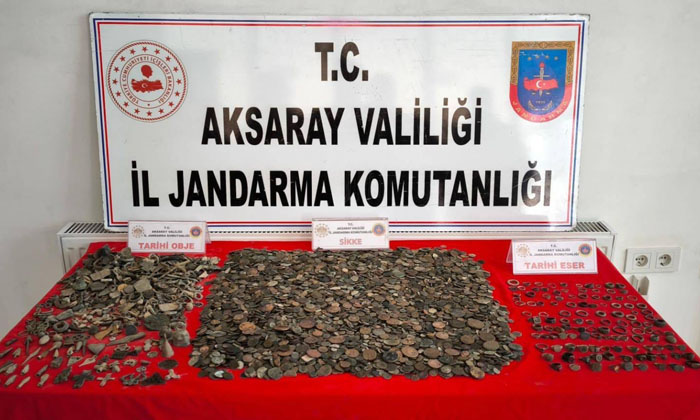 Aksaray’da tarihi eser operasyonunda sikke ve objeler ele geçirildi