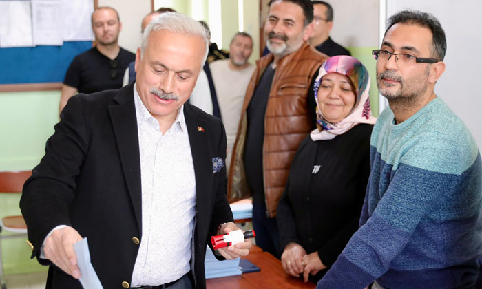 Aksaray Valisi Kumbuzoğlu, oyunu kullandı