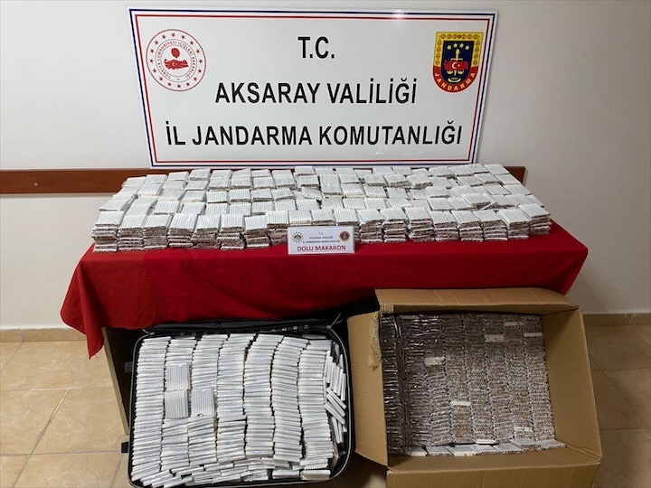 Aksaray’da yolcu otobüsünde çok sayıda kaçak makaron yakalandı