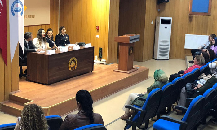 ASÜ’de ‘İlham Veren Kadınlar’ konulu panel düzenlendi