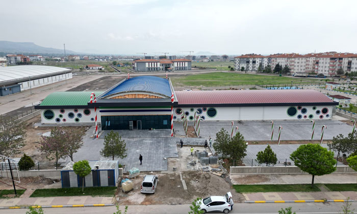 Çocukların merakla beklediği çocuk eğlence merkezi şekilleniyor