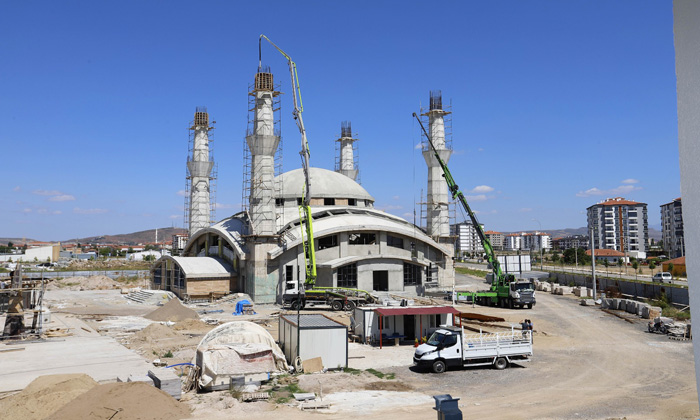Konukevi inşaatı tamamlandı, külliye inşaatı devam ediyor